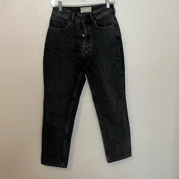 Everlane Curvy 90s Cheeky Straight Jean Black Wash Size 26 Crop - Picture 6 of 8